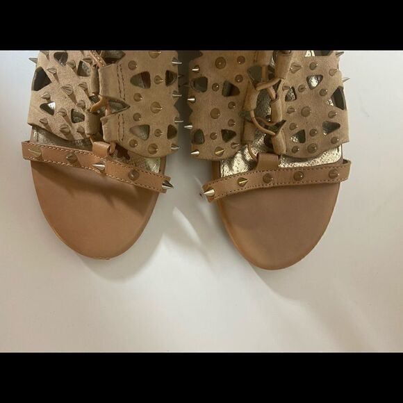 SamāEdelmanā
SpikedĀ Sandalā
Booties - Picture 6 of 9